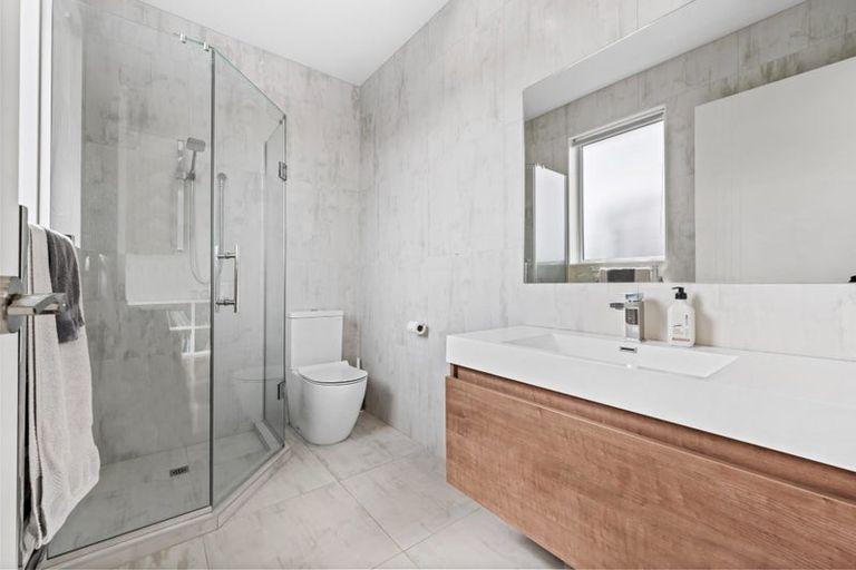 Photo of property in 1 Aporo Drive, Kumeu, 0810