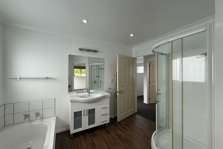 Photo of property in 40c Ruskin Road, Newlands, Wellington, 6037