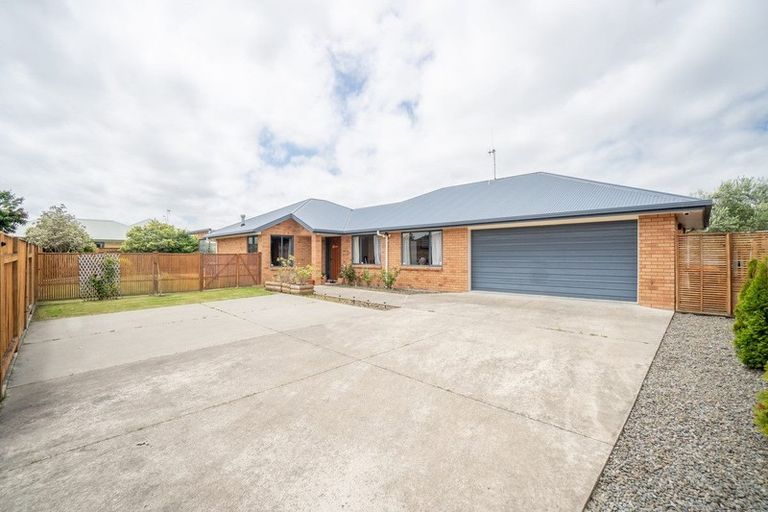 Photo of property in 8 Nevada Way, Kelvin Grove, Palmerston North, 4414