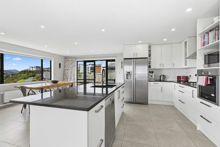 Photo of property in 75 Endeavour Drive, Whitby, Porirua, 5024