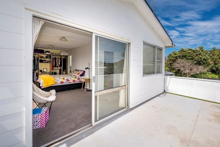 Photo of property in 6 Kaitawa Street, Waikanae Beach, Waikanae, 5036