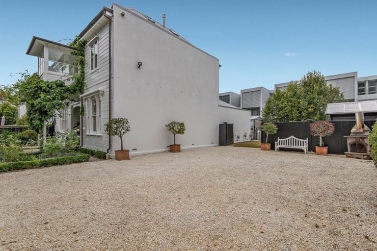 Photo of property in 26 Cranmer Square, Christchurch Central, Christchurch, 8013