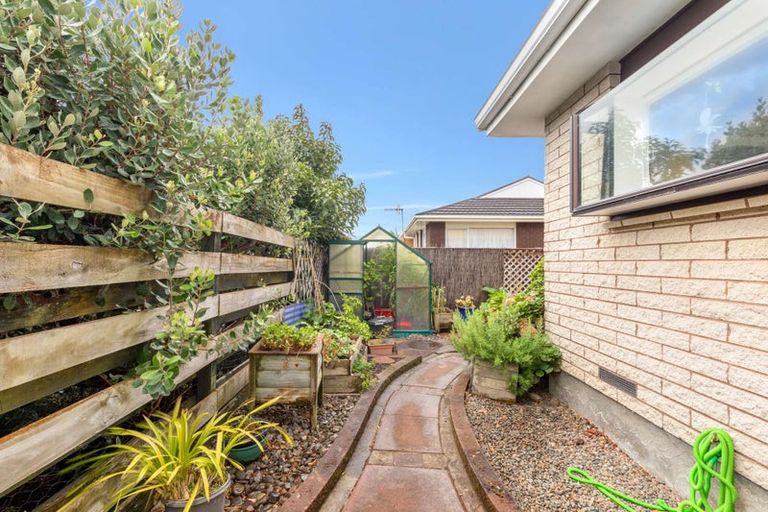 Photo of property in 5 Chertsey Court, Roslyn, Palmerston North, 4414