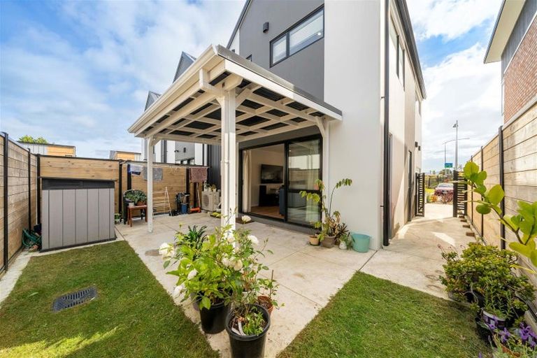 Photo of property in 5 Reid Lane, Wallaceville, Upper Hutt, 5018