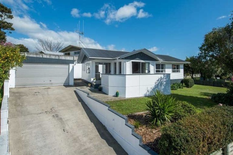 Photo of property in 2 Edith Place, Dinsdale, Hamilton, 3204