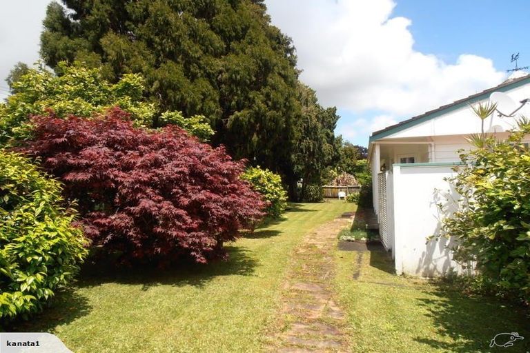 Photo of property in 1 Miltonia Avenue, Te Atatu South, Auckland, 0610