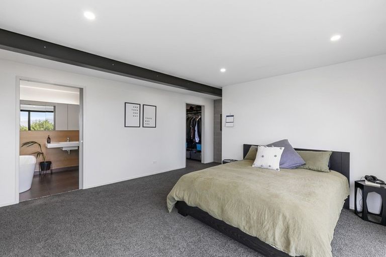 Photo of property in 58b Pekanga Road, Normandale, Lower Hutt, 5010