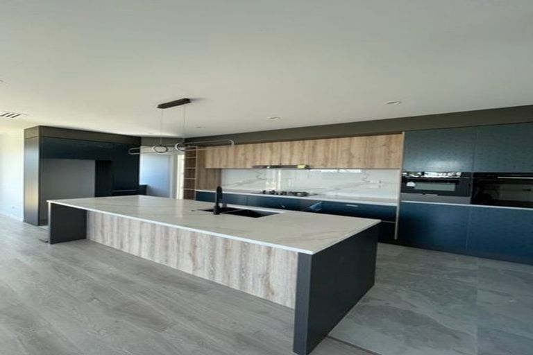 Photo of property in 4 Pineview Drive, Rosehill, Papakura, 2113