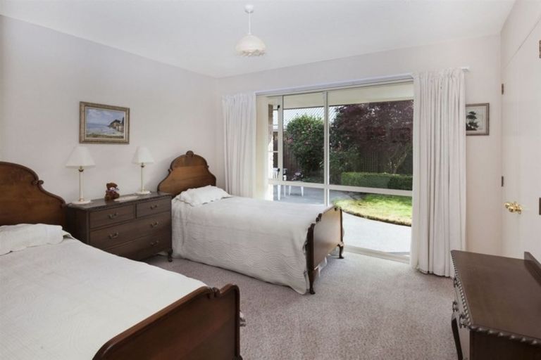 Photo of property in 8 Wiltshire Mews, Avonhead, Christchurch, 8042