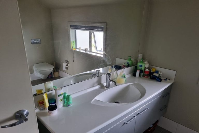 Photo of property in 35 Barbados Way, One Tree Point, 0118