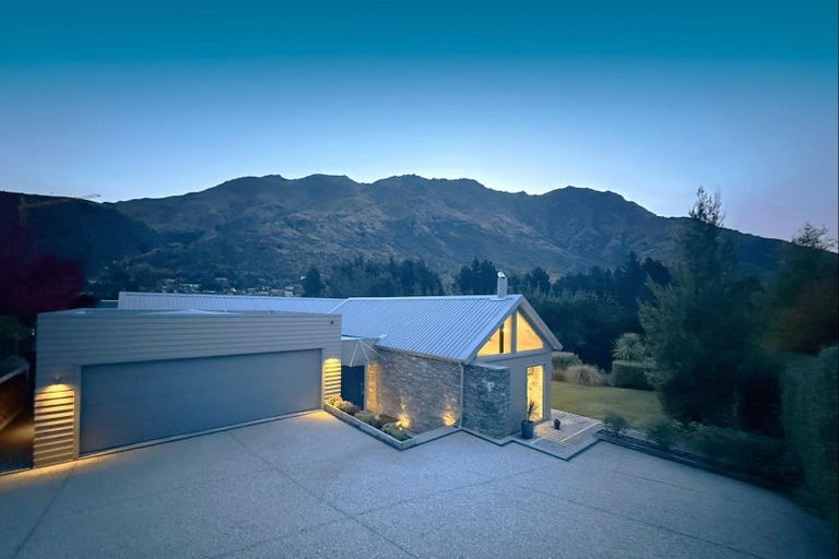 Photo of property in 51 Mathias Terrace, Arthurs Point, Queenstown, 9371