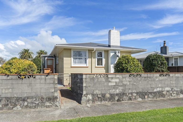 Photo of property in 19 Hume Street, Waitara, 4320
