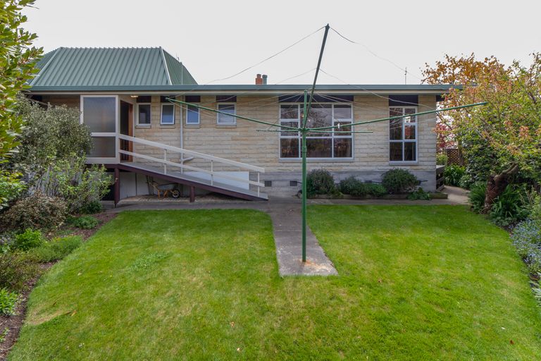 Photo of property in 10 Stormont Place, Avonhead, Christchurch, 8042