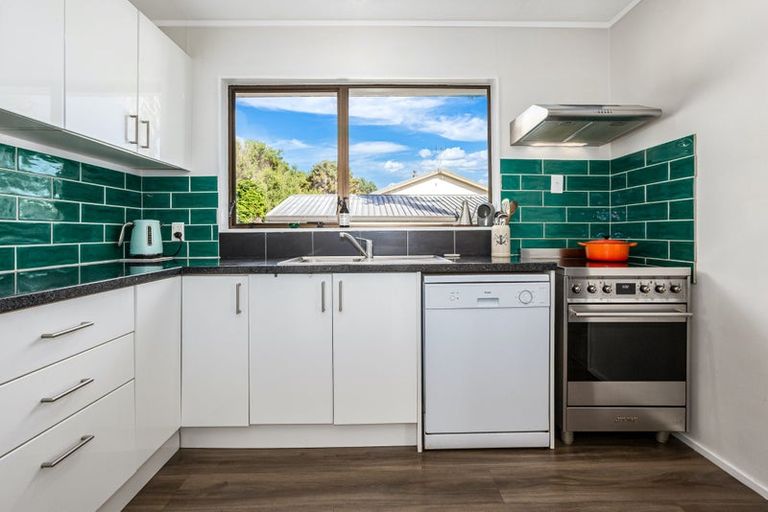 Photo of property in 49b Albatross Close, Whitby, Porirua, 5024