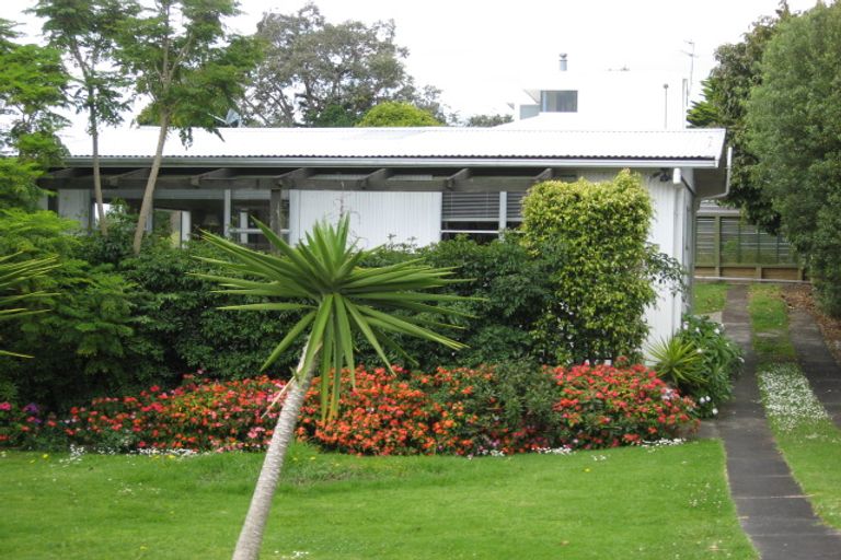 Photo of property in 1/3 Scott Avenue, Mangere Bridge, Auckland, 2022