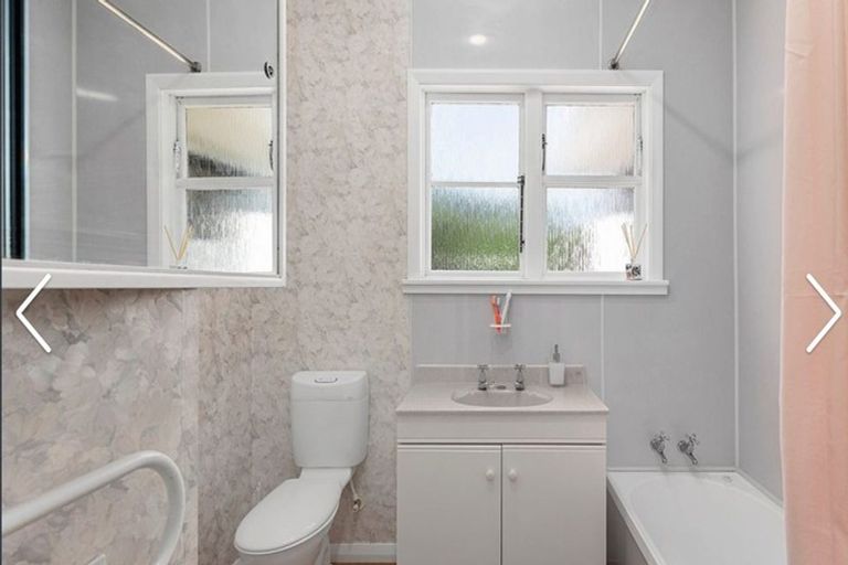 Photo of property in 62 Tannadyce Street, Strathmore Park, Wellington, 6022