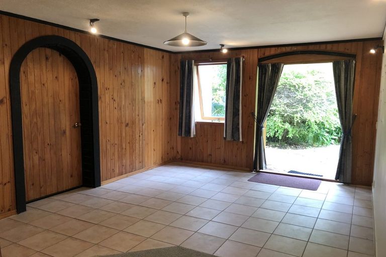 Photo of property in 5 Newnham Court, Tawa, Wellington, 5028