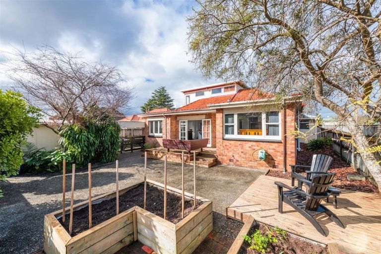 Photo of property in 39 Titirangi Road, New Lynn, Auckland, 0600