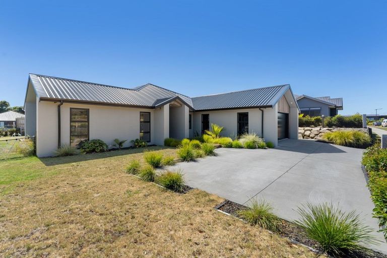 Photo of property in 18 Kotare Drive, Waiwhakaiho, New Plymouth, 4312