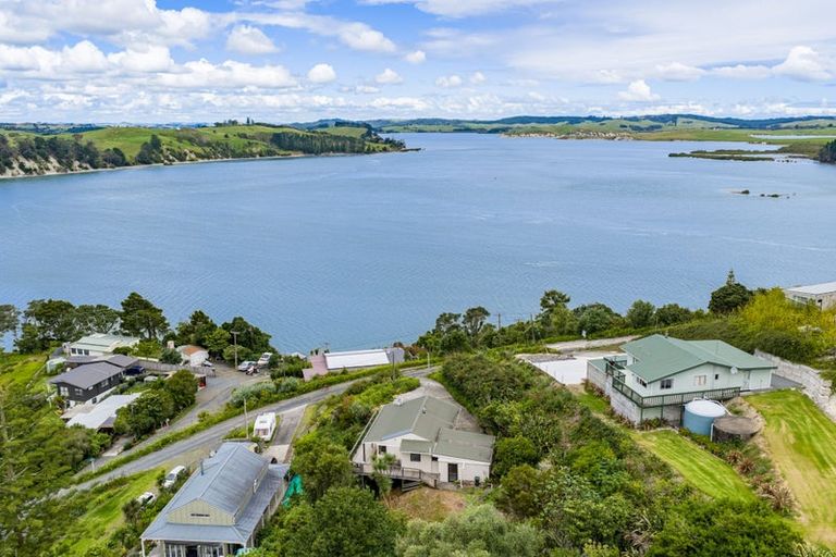Photo of property in 14 Cliff Street, Pahi, Paparoa, 0571