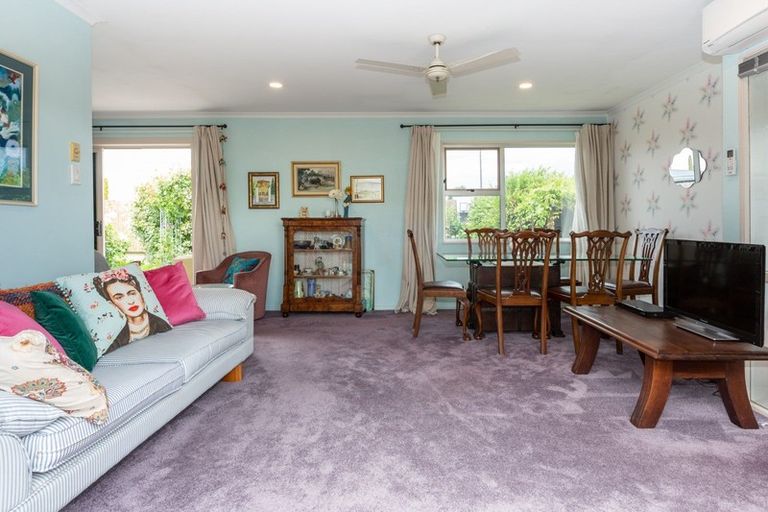 Photo of property in 17 Puketapu Road, Taradale, Napier, 4112