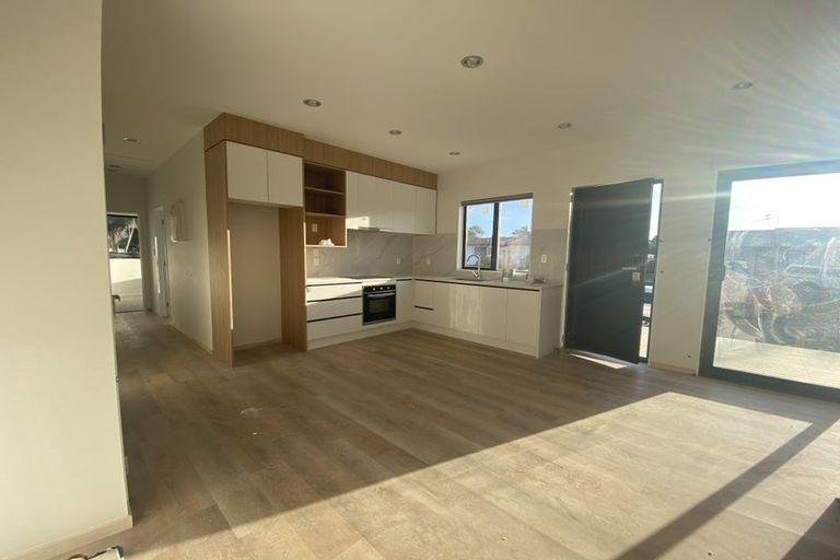 Photo of property in 37 Seaward Place, Wattle Downs, Auckland, 2103