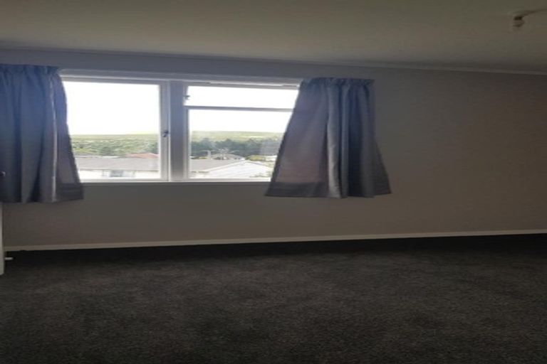 Photo of property in 2a-2b Devon Place, Cannons Creek, Porirua, 5024