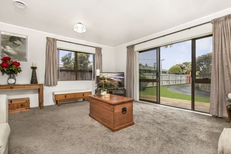 Photo of property in 2/24 Grove Road, Papakura, 2110