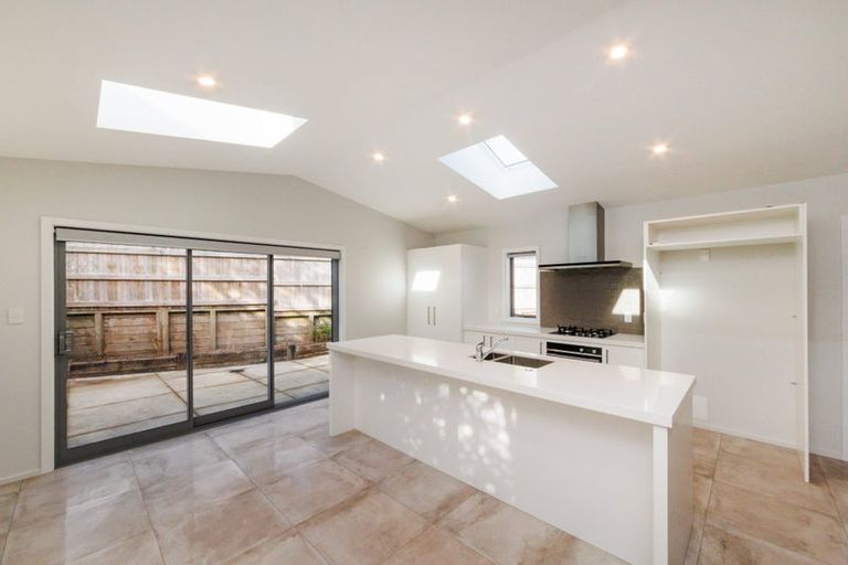 Photo of property in 5a Woodstock Place, Hokowhitu, Palmerston North, 4410