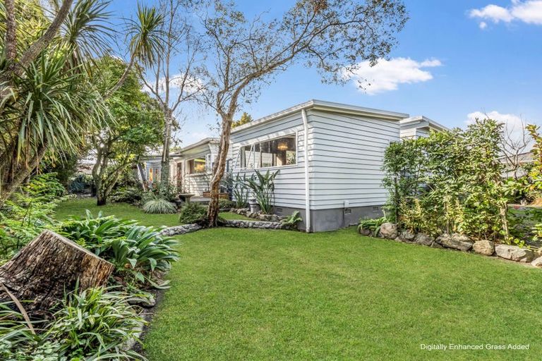 Photo of property in 105a Pahiatua Street, Hokowhitu, Palmerston North, 4410
