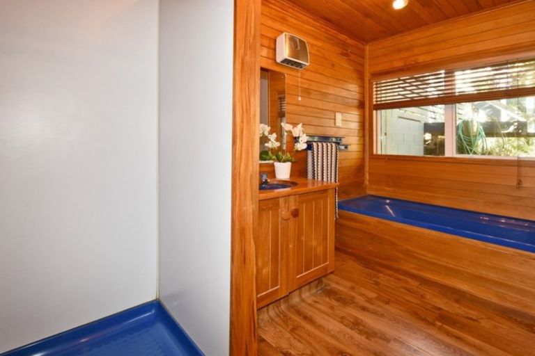 Photo of property in 18 Evans Pass Road, Sumner, Christchurch, 8081