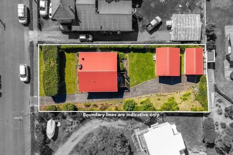 Photo of property in 96 Field Way, Waikanae Beach, Waikanae, 5036