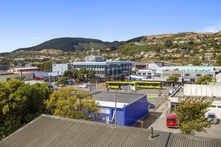 Photo of property in 6b Rewa Terrace, Tawa, Wellington, 5028