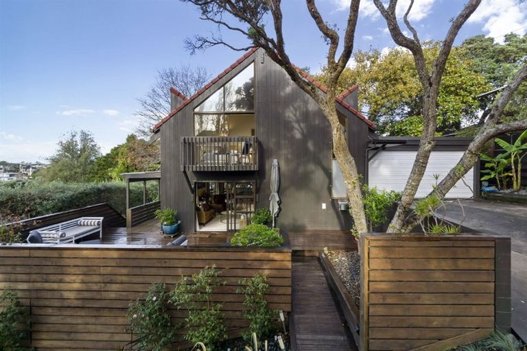 Photo of property in 29 Eastcliffe Road, Castor Bay, Auckland, 0620