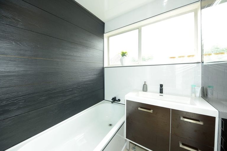 Photo of property in 91 Denise Crescent, Hornby, Christchurch, 8042