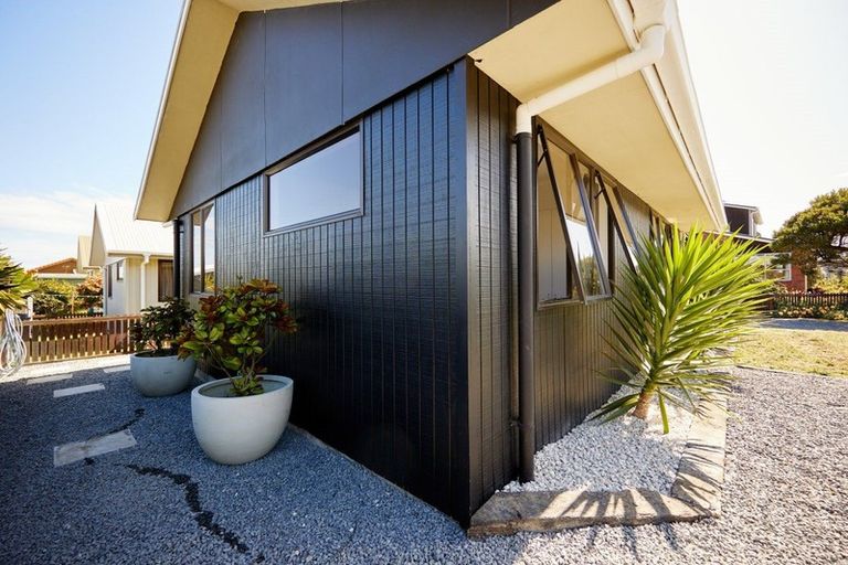 Photo of property in 37a Kotare Place, South Bay, Kaikoura, 7300