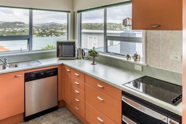 Photo of property in 40 Mana View Road, Paremata, Porirua, 5026