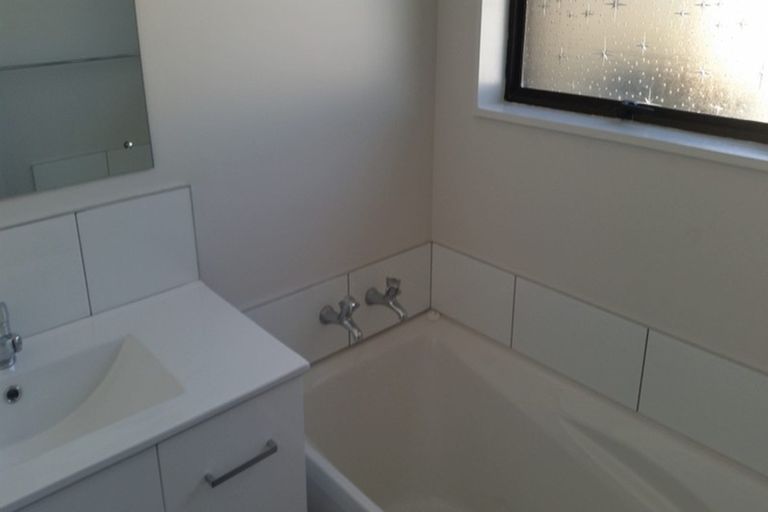 Photo of property in 60 Hillcrest Drive, Kelvin Grove, Palmerston North, 4414