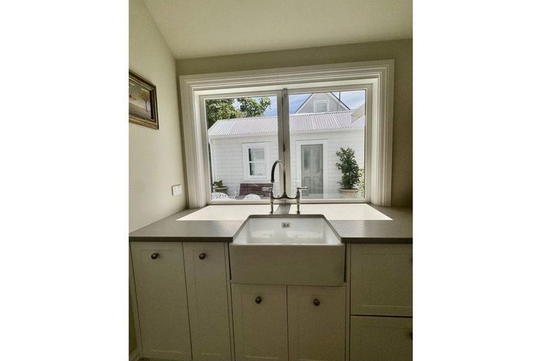 Photo of property in 240 Tinakori Road, Thorndon, Wellington, 6011