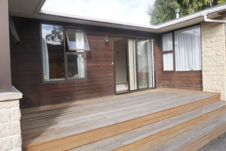 Photo of property in 32 Glenharrow Avenue, Avonhead, Christchurch, 8042