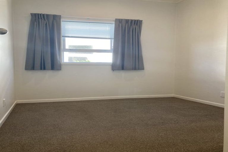 Photo of property in 17 Queens Drive, Kilbirnie, Wellington, 6022