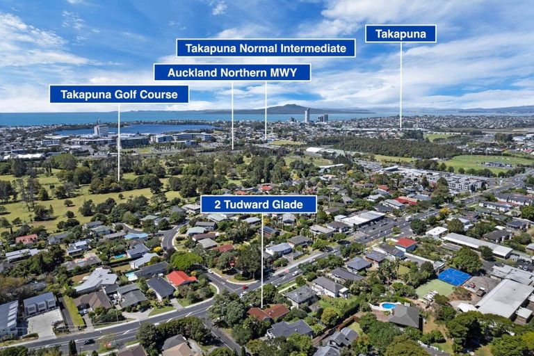 Photo of property in 2 Tudward Glade, Hillcrest, Auckland, 0627