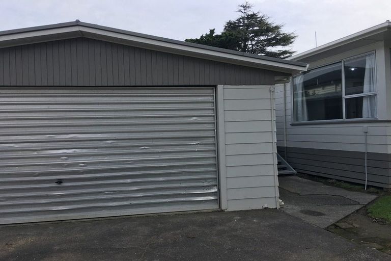 Photo of property in 58 Chilcott Road, Henderson, Auckland, 0612