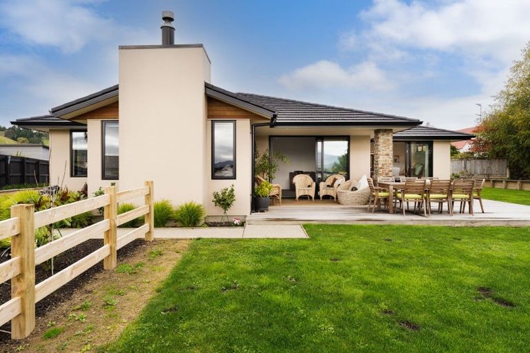 Photo of property in 42 Heathfield Drive, Mosgiel, 9024