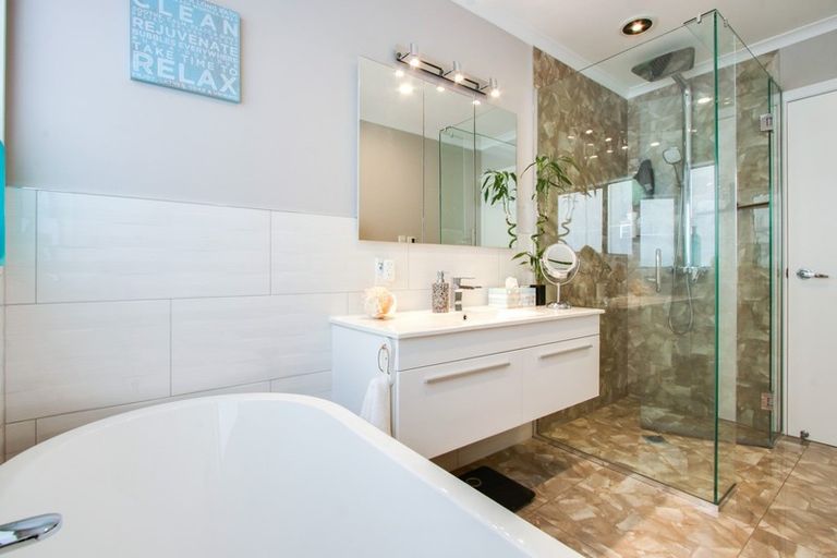 Photo of property in 2/29 The Esplanade, Westshore, Napier, 4110