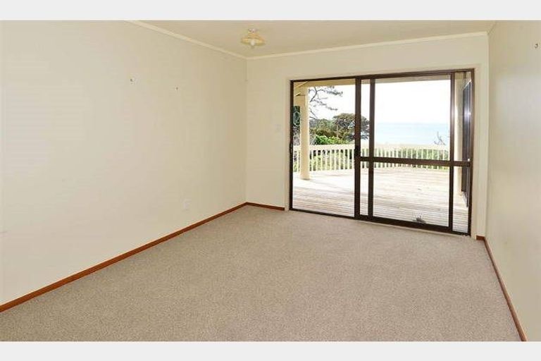 Photo of property in 28 Wade River Road, Stanmore Bay, Whangaparaoa, 0932