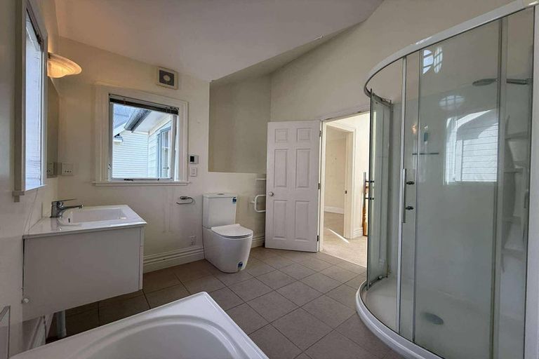 Photo of property in 12c Hobson Street, Thorndon, Wellington, 6011
