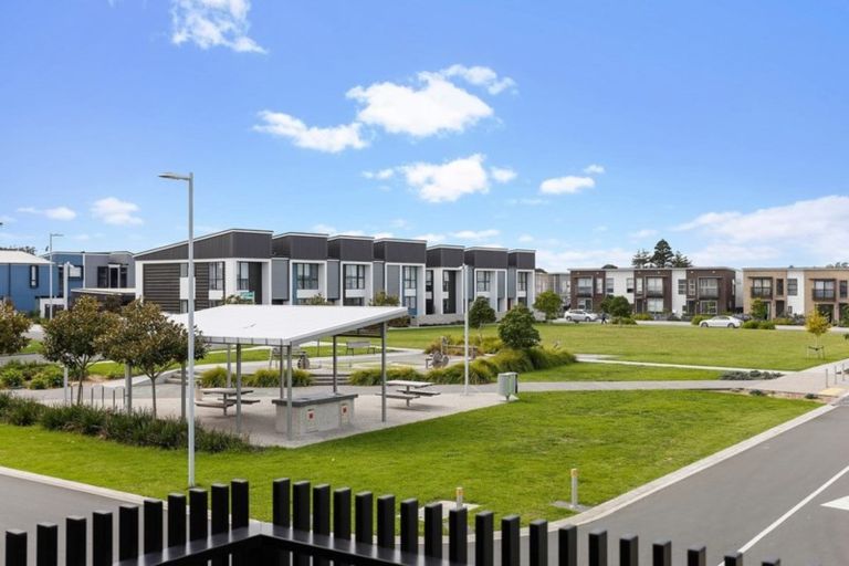 Photo of property in 32 Tuatua Road, Hobsonville, Auckland, 0616