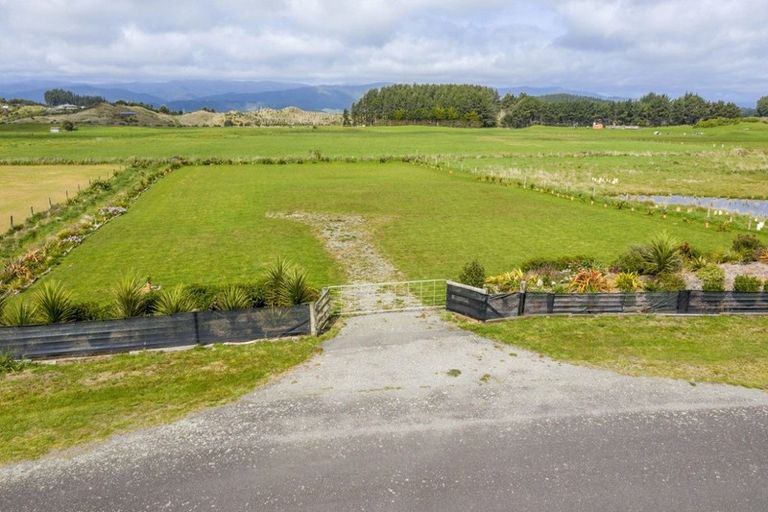Photo of property in 89 Strathnaver Drive, Waikawa Beach, Manakau, 5573