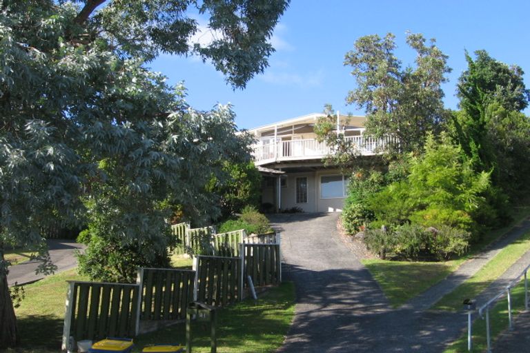 Photo of property in 41 Hatherlow Street, Glenfield, Auckland, 0629